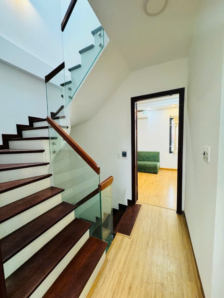 BÁN NHÀ PHÂN LÔ PHỐ VỌNG - 50m 5 Tầng. Ngay sát Cổng trường ĐH Kinh Tế. GARA Ô TÔ. Chỉ 15 tỷ - Ảnh 2